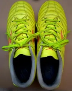 美品ミズノモナルシーダ NEO 3セレクト24.0サッカートレシュー ジュニア用