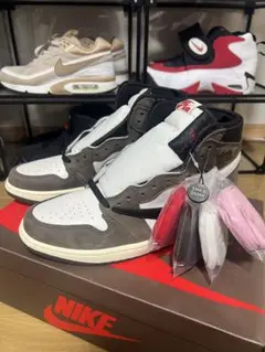 や*ん様 AirJordan1 Retro High TravisScott 新のサムネイル