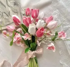 ピンクホワイトチューリップブーケ
