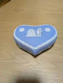 ハート型小物入れ 青色 レリーフ装飾