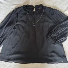 CLOTHS Biz ブラックブラウス ネックレス付き　4L
