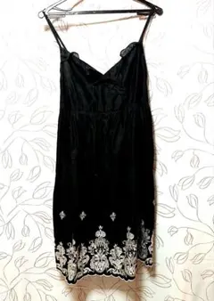 刺繍入り黒キャミソールワンピース