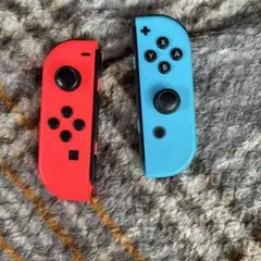 Nintendo Switch Joy-Con 赤と青