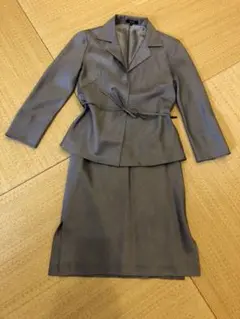 スーツのサムネイル