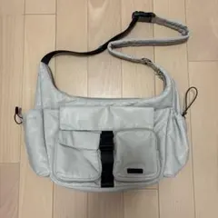 ニコアンド　ショルダーバッグ　合成皮革　ライトグレー