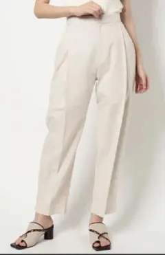 【MURUA】ムルーア テーパードパンツ センタープレス アイボリー S