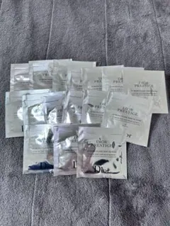 16個　Dior プレステージ　リキットファンデーションサンプル 1N