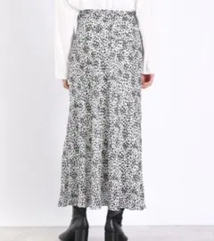 美品 LOWRYSFARM ローリーズ ハナ／キリカエフレアスカート