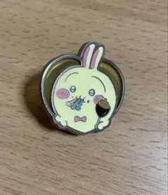 ちいかわ　うさぎ　ピンバッチ