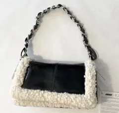TOPSHOPパテントチェーンミニバッグボアフェイク黒※送料込み【新品】のサムネイル