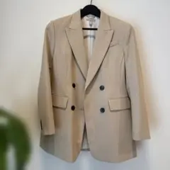 ベージュ ダブルブレスト テーラードジャケット