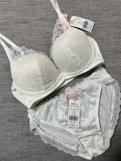 D65【新品】アモスタイル♪夢みるブラ ブラ＆ショーツセット