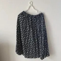即購入可能！GU 花柄　スカート　S GU 黒　ブラック