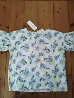 新品タグ付き　GLOBAL WORK 花柄フリル半袖　Tシャツ　ブラウス 140
