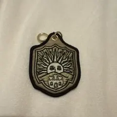 ブラッククローバー、エンブレム刺繍チャームコレクション - メルカリ
