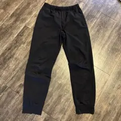 GU 黒い長ズボン ジョガーパンツ　ウエストゴム ポケット付き