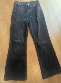 ブラック系 デニムパンツ　フレア ジーンズのサムネイル