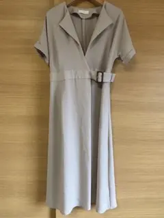 美品　オンワード樫山　ａｎy ｓｉｓ　ワンピース　ベージュ