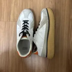 オニツカタイガー デレシティ スニーカー