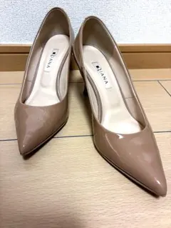 DIANA ベージュ ポインテッドトゥ ハイヒール