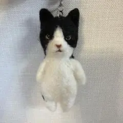ハチワレ猫ちゃん　キーホルダーのサムネイル