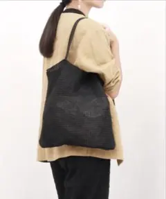 《新品・タグ付き》カシュカシュ/ラメ糸編みトートバッグ　ブラックのサムネイル