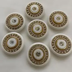 ホワイト円形ボタン7個セット25mm