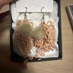 タティングレース ファー付きピンクフリンジピアス