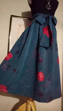 ネイビーにレッドのインパクト❣️着物リメイクギャザースカート( ´∀`)リボン✨