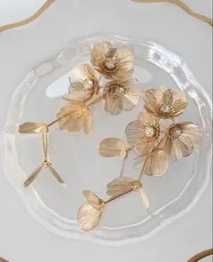 ウェディングピアス　イヤリング｜ビジュー｜お花 フラワーモチーフ｜ゴールド