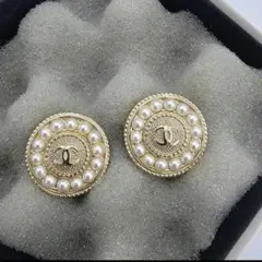 CHANEL シャネル 白蝶貝+ココマークのイヤリング ヴィンテージ - メルカリ