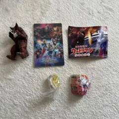 ウルトラマン 怪獣フィギュアとカードセット