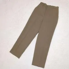 ​a.v.v テーパードパンツ モカ Mサイズ 美品 イトキン センタープレス