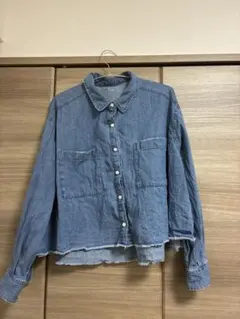 デニムシャツ ショート丈 切りっぱなしのサムネイル