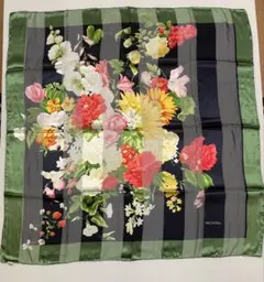 【極美品】VALENTINO ヴァレンティノ シルクスカーフ 花柄 イタリア製のサムネイル