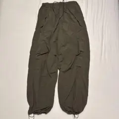 GU パラシュートパンツ グリーン　Sサイズのサムネイル