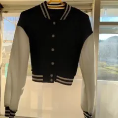 スタジャン 黒と白のジャケット