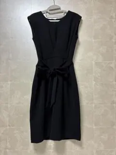 ダークネイビー　ノースリーブ ひざ丈ワンピース