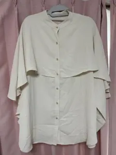 ベージュ シャツ