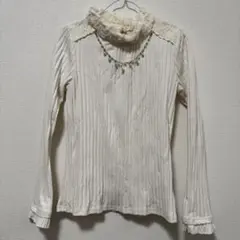 【2月末消去】axes femme フリル付きホワイトリブトップス