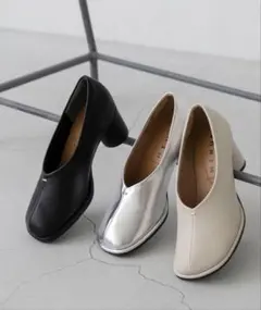 オブリークトゥ ミドルヒール パンプスのサムネイル