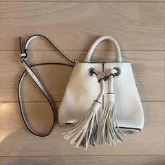 ZARA ホワイト 巾着型 ショルダーバッグ タッセル付きのサムネイル