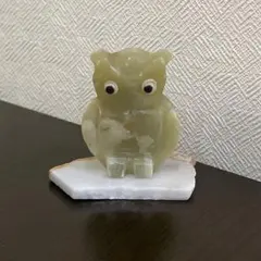 天然石 フクロウ 置物 台座付き　縁起物