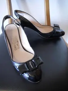 美品 Ferragamo 黒 リボン付きヒール