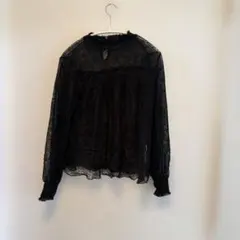 黒いレース長袖シャツ フリル付き