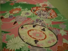 古布正絹錦紗縮緬はぎれ緑地に扇の古典柄　25強×160㎝　着物リメイク人形着物