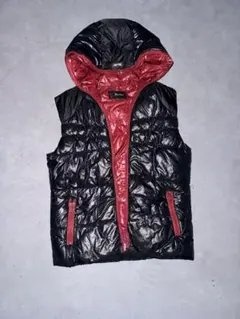 フード付きダウンベスト ブラック/レッドSWAG