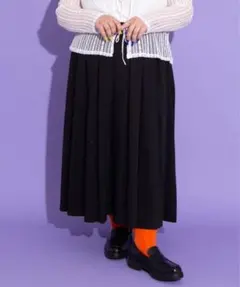 プニュズ　ボックスプリーツロングスカート　サイズ4 ブラックのサムネイル