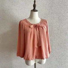 リボン付きシフォンブラウス ピンクオレンジ M