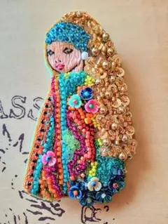 ㉝S　ハンドメイド刺繍ビーズブローチ/キーホルダー